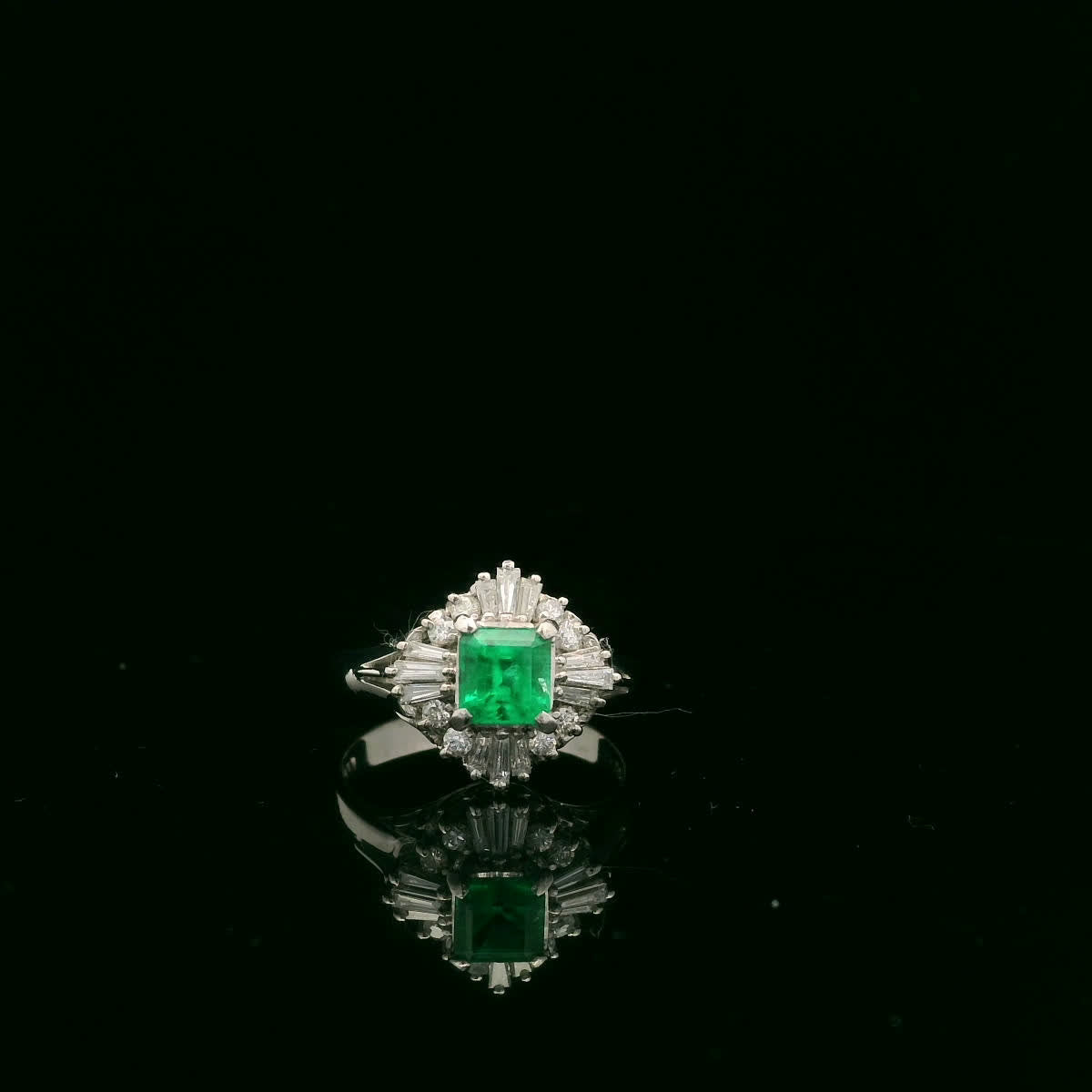 Elegant Emerald and Diamond Ring