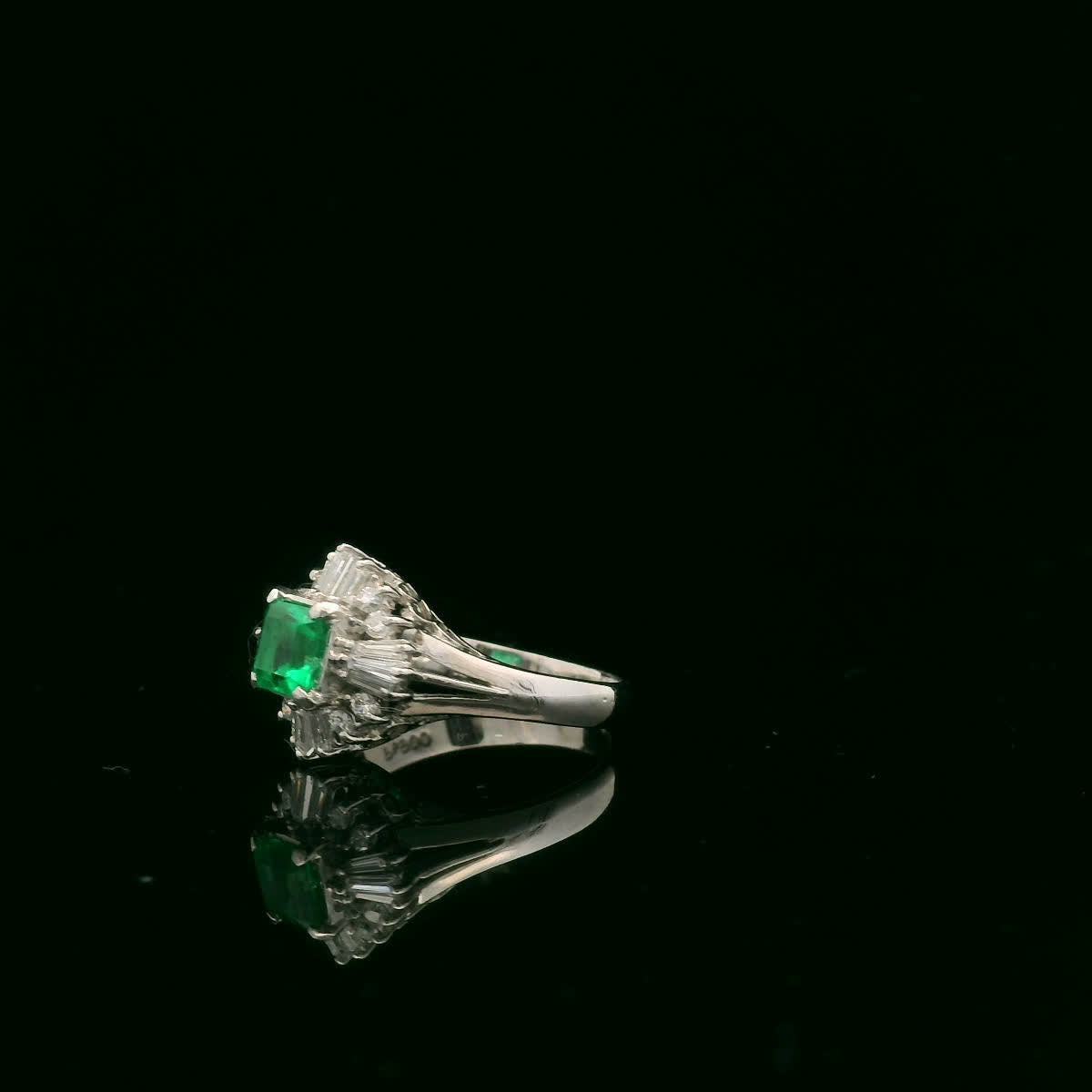 Elegant Emerald and Diamond Ring