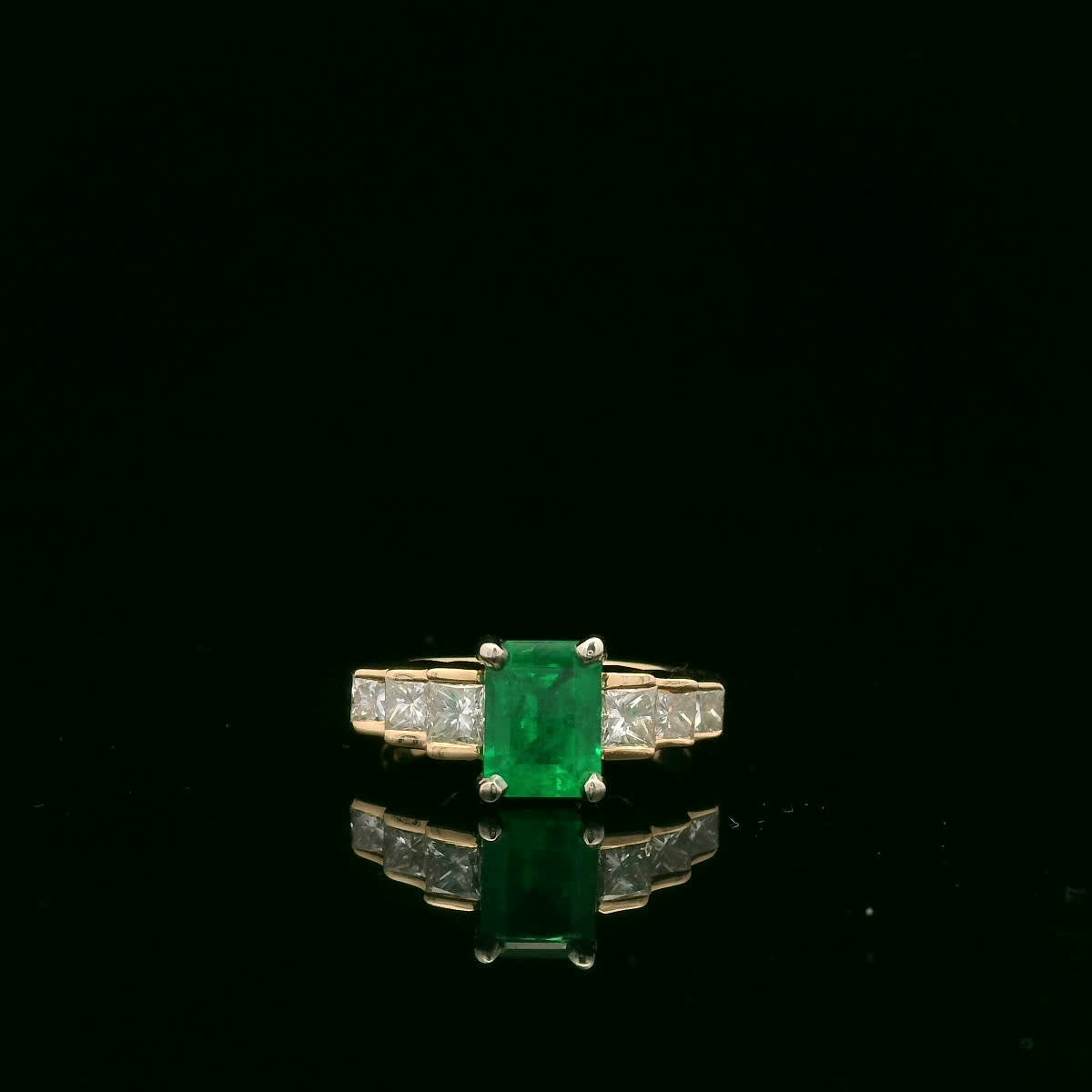 Elegant Emerald and Diamond Ring