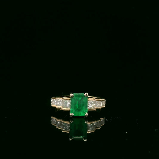 Elegant Emerald and Diamond Ring