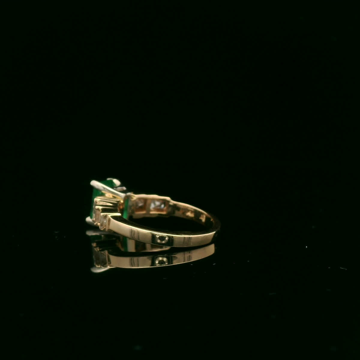 Elegant Emerald and Diamond Ring